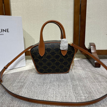 TOP HANDLE BAG 20 IN BLACK TRIOMPHE CANVAS AND BROWN CALFSKIN