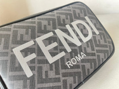 フェンディ ローマ 22 クラッチバッグ ダークグレー FFカーフスキン シルバー金具 ホワイトロゴ