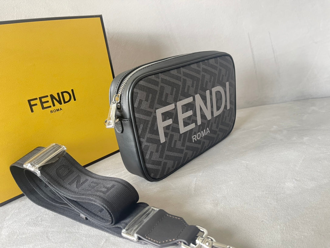 フェンディ ローマ 22 クラッチバッグ ダークグレー FFカーフスキン シルバー金具 ホワイトロゴ