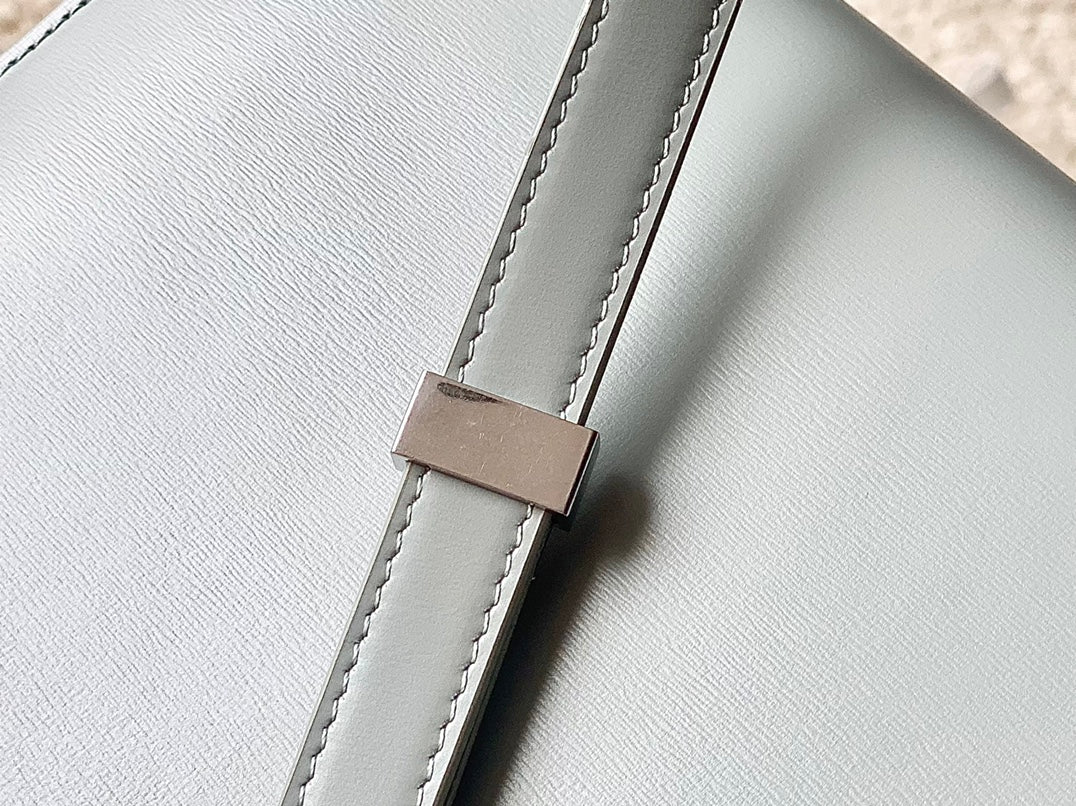 セリーヌ ミディアム クラシック バッグ 24cm ライトグリーン カーフスキン