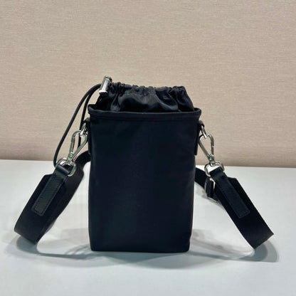 SAC POUR TÉLÉPHONE 18 EN RE-NYLON NOIR