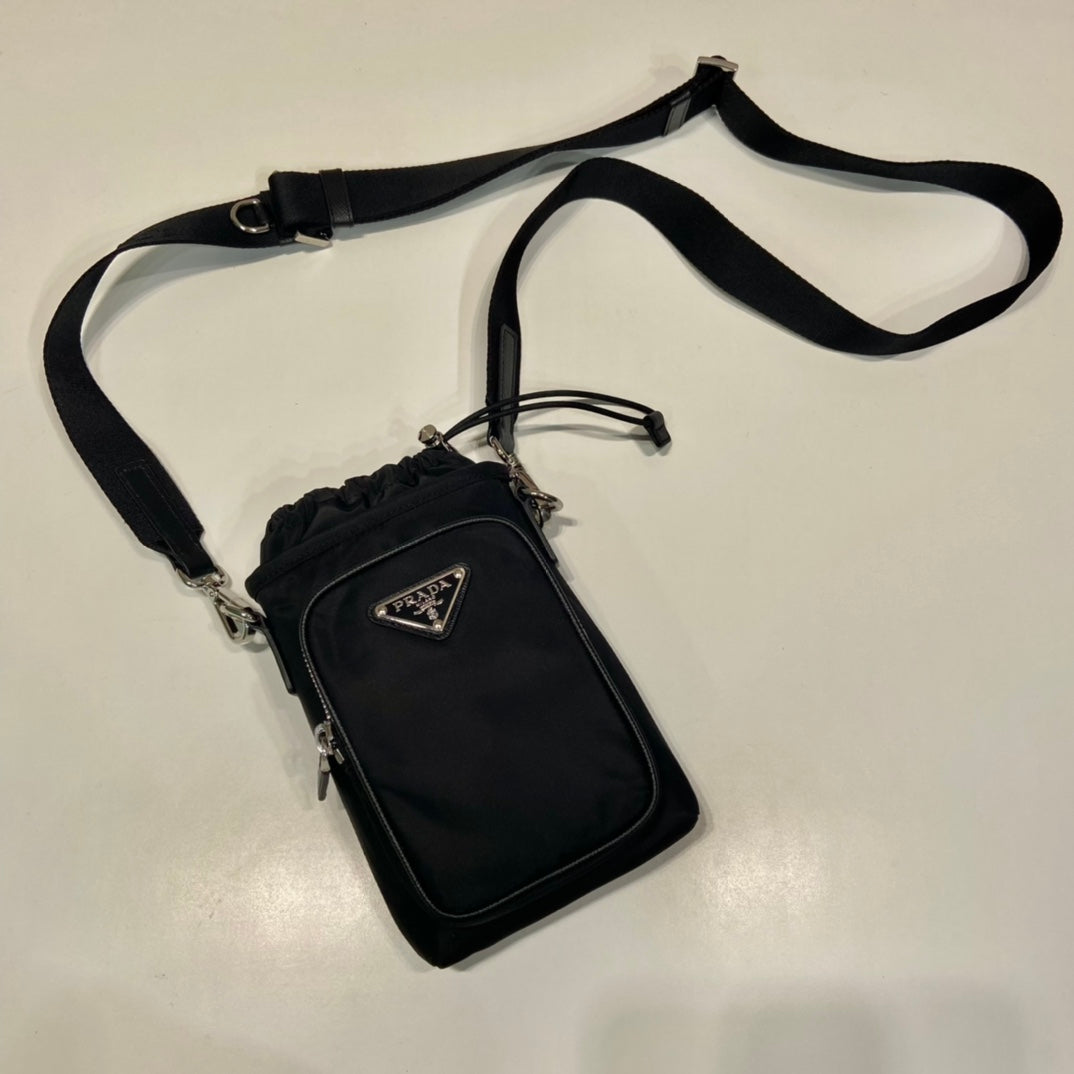 SAC POUR TÉLÉPHONE 18 EN RE-NYLON NOIR