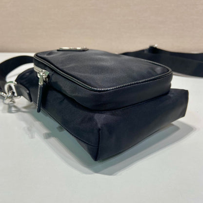 SAC POUR TÉLÉPHONE 18 EN RE-NYLON NOIR