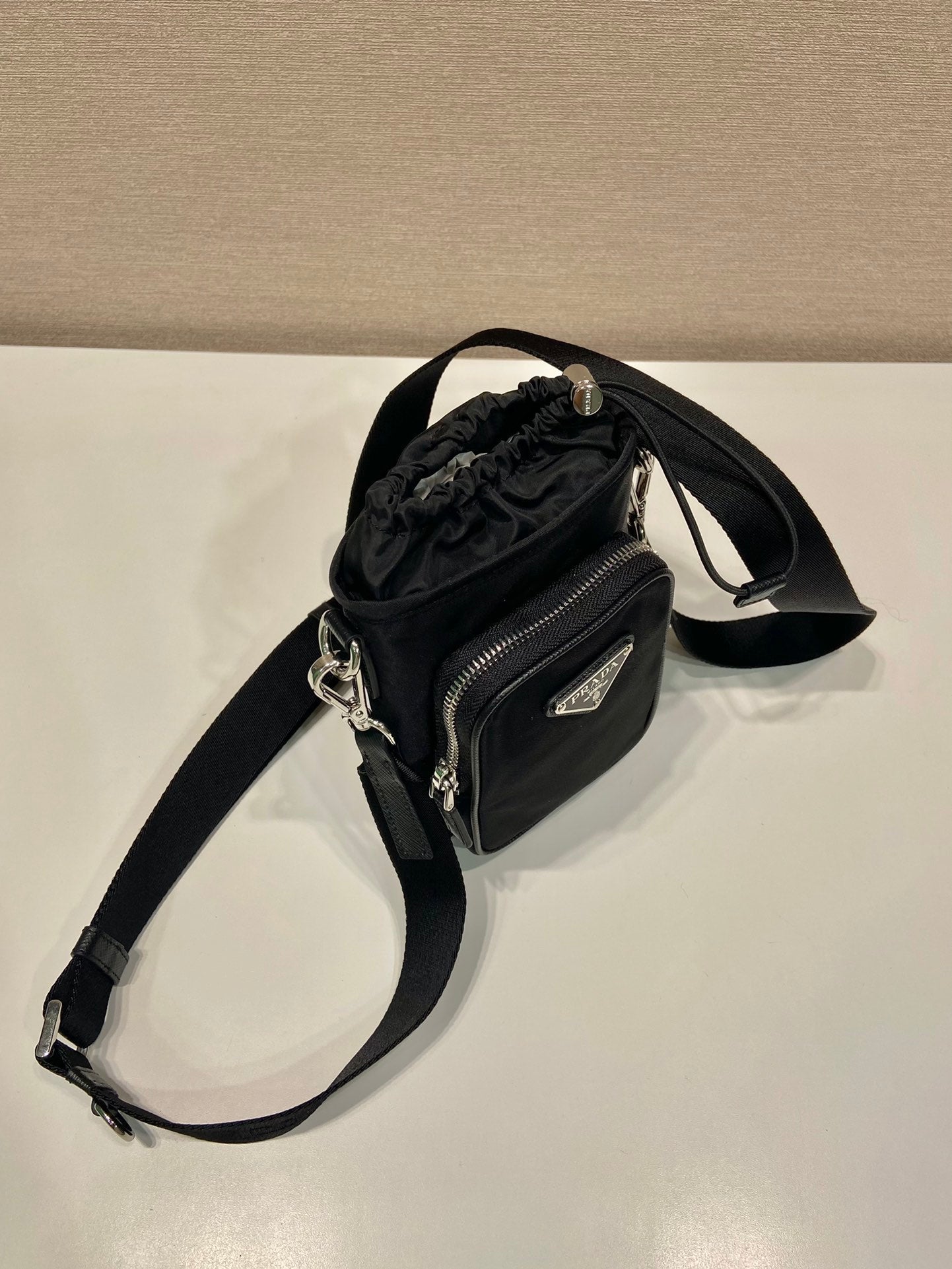 SAC POUR TÉLÉPHONE 18 EN RE-NYLON NOIR