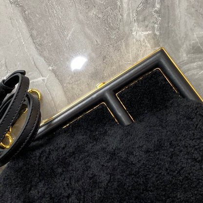 Sac FENDI FIRST MINI 26 en laine noire avec détails dorés