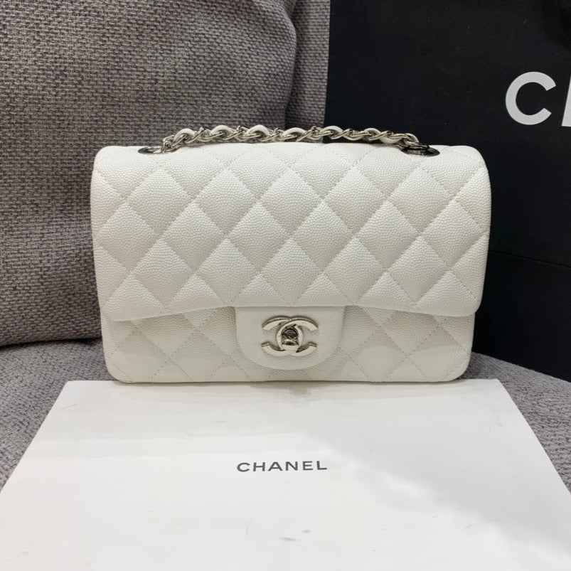 mini sac à rabat 20 cm caviar blanc matériel argenté