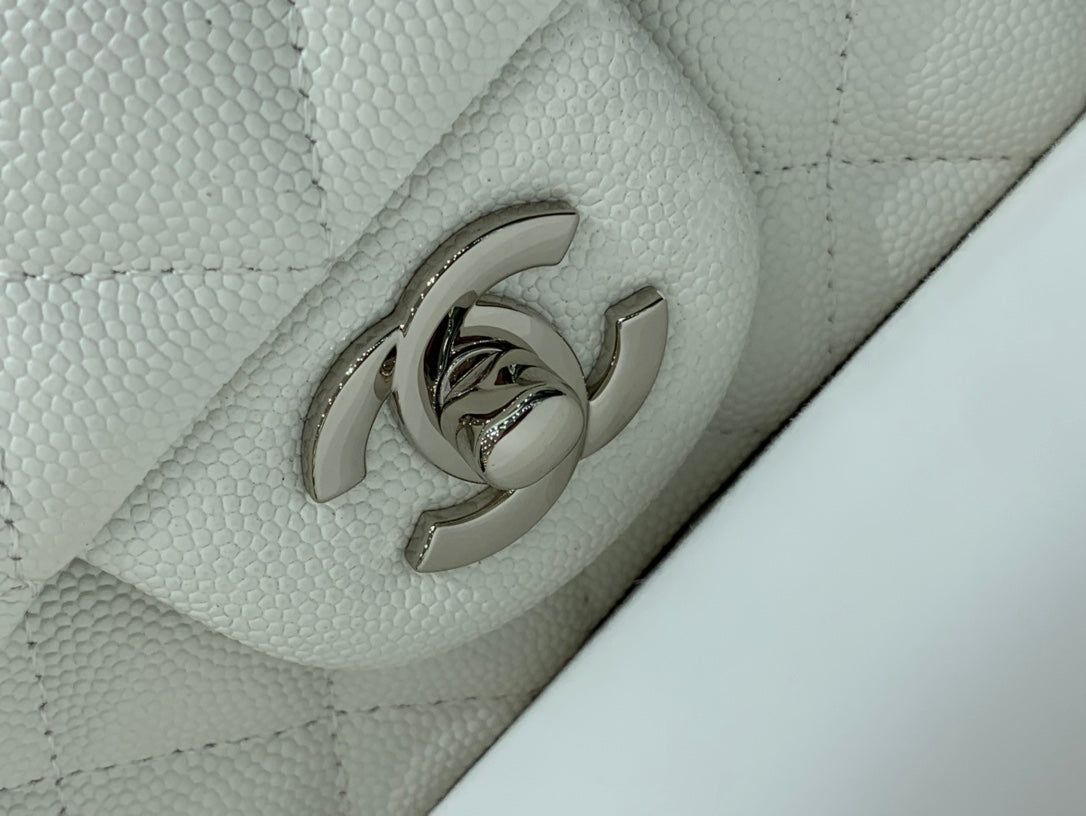 mini sac à rabat 20 cm caviar blanc matériel argenté