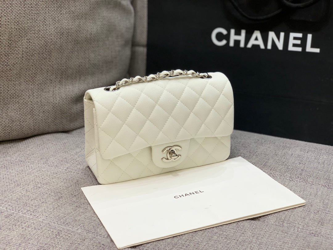 mini sac à rabat 20 cm caviar blanc matériel argenté