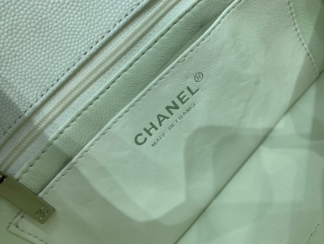 mini sac à rabat 20 cm caviar blanc matériel argenté