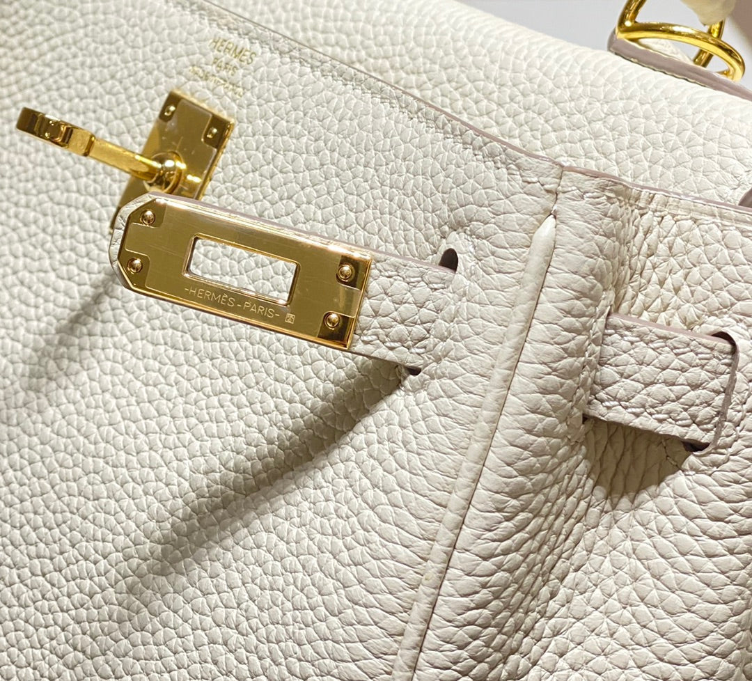 Sac HM Mini Kelly 20 cm en cuir Togo crème avec finitions dorées