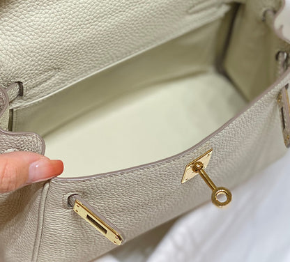Sac HM Mini Kelly 20 cm en cuir Togo crème avec finitions dorées