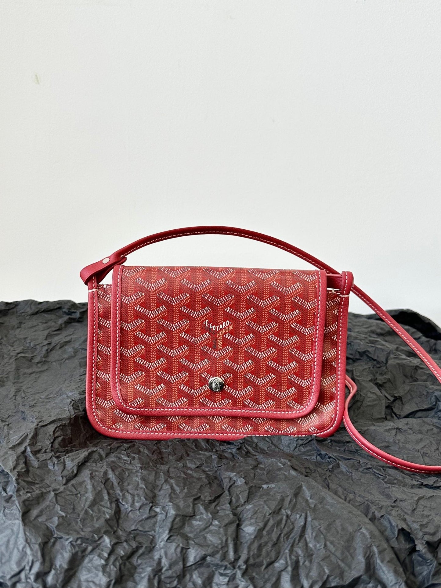 Portefeuille de poche Plumet 20 pouces en toile Goyardine rouge classique et garniture en cuir d'agneau