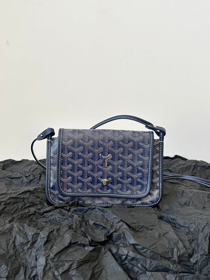 Portefeuille de poche Plumet 20 en toile Goyardine bleu marine et garniture en cuir d'agneau