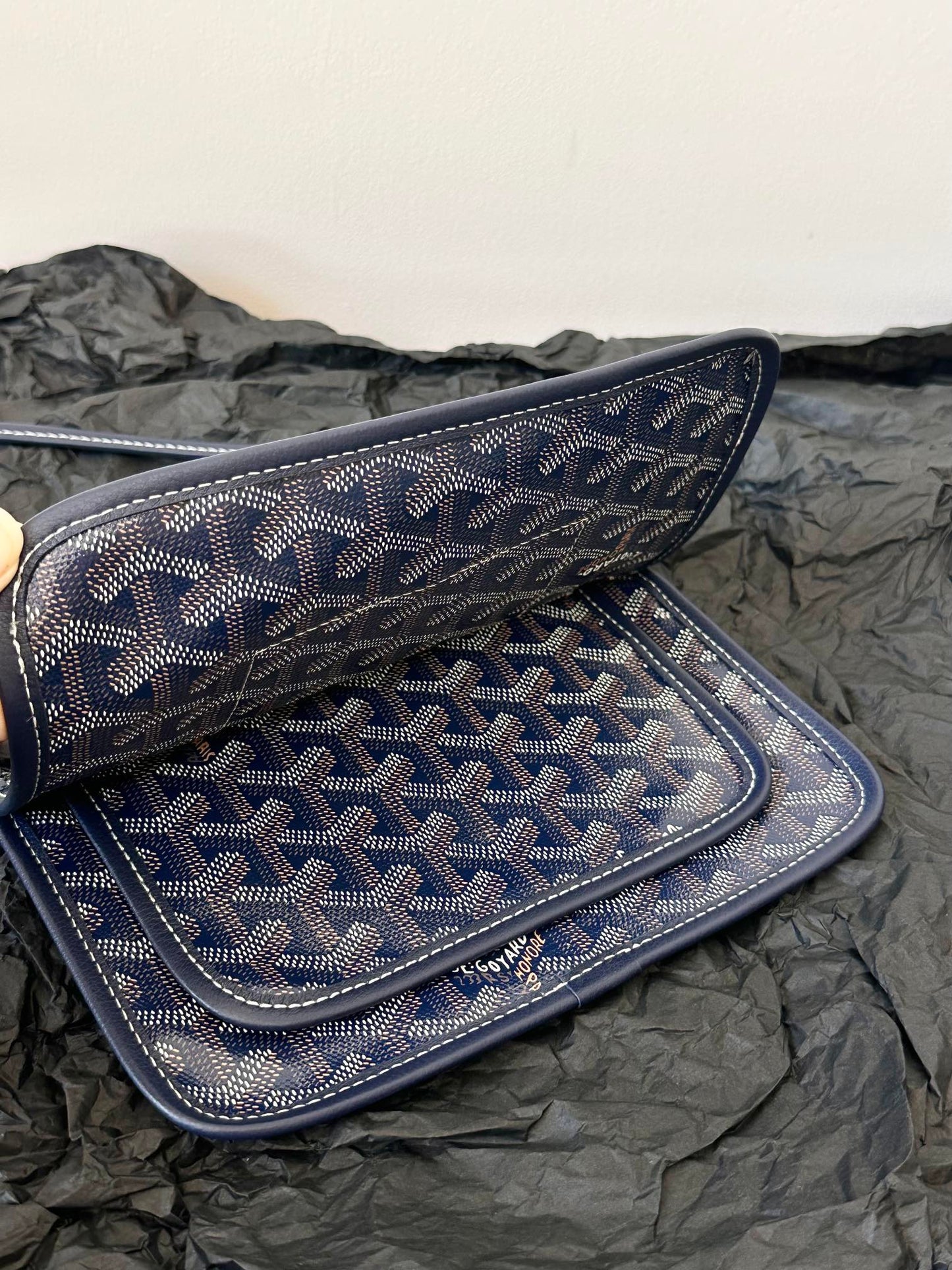 Portefeuille de poche Plumet 20 en toile Goyardine bleu marine et garniture en cuir d'agneau