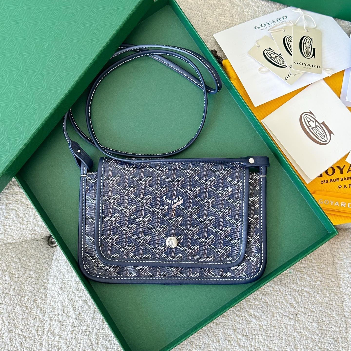 Portefeuille de poche Plumet 20 en toile Goyardine bleu marine et garniture en cuir d'agneau