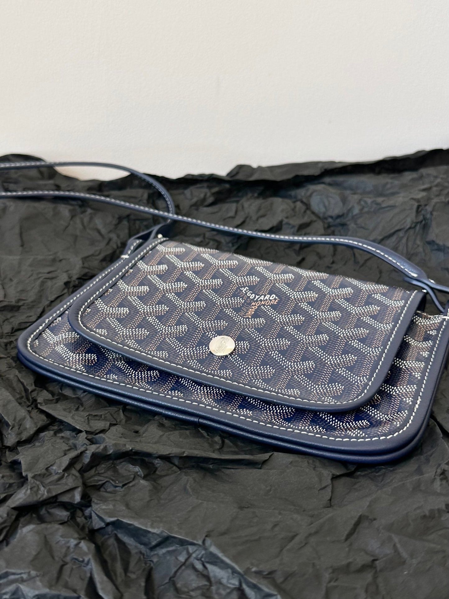 Portefeuille de poche Plumet 20 en toile Goyardine bleu marine et garniture en cuir d'agneau