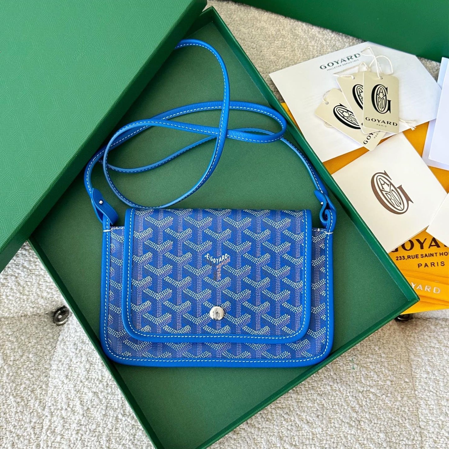 Portefeuille de poche Plumet 20 en toile Goyardine bleu saphir et garniture en cuir d'agneau