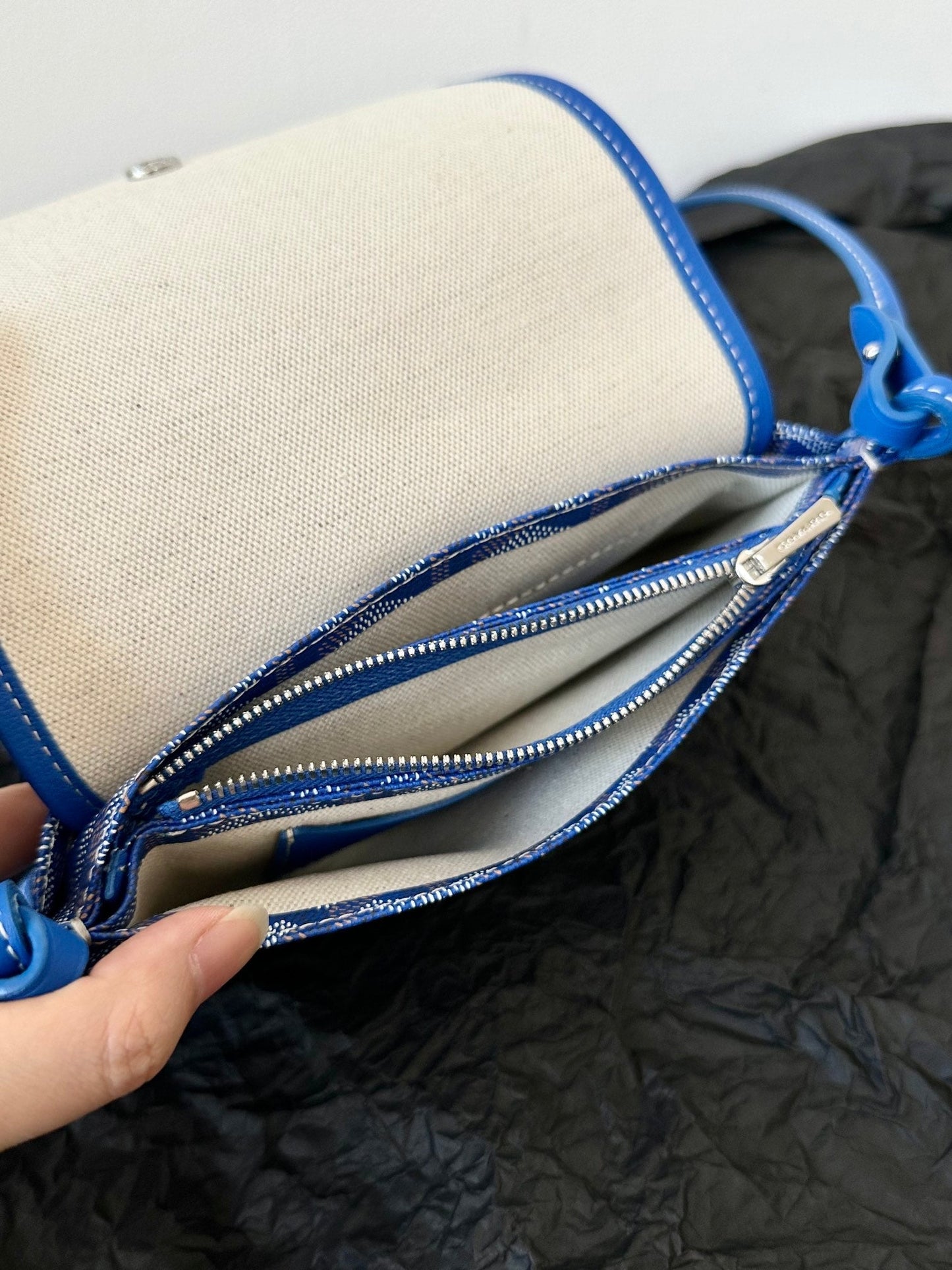 Portefeuille de poche Plumet 20 en toile Goyardine bleu saphir et garniture en cuir d'agneau