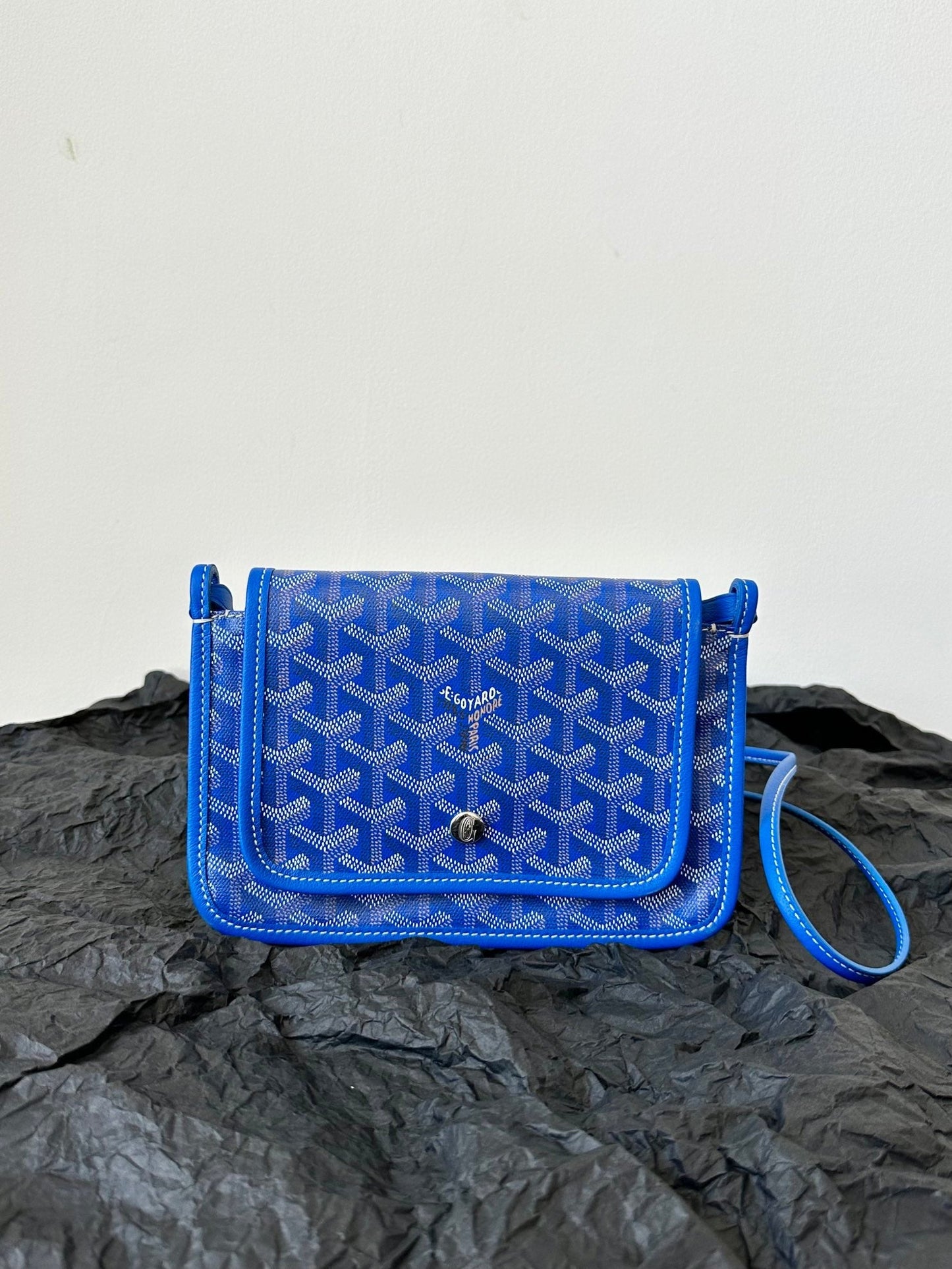 Portefeuille de poche Plumet 20 en toile Goyardine bleu saphir et garniture en cuir d'agneau