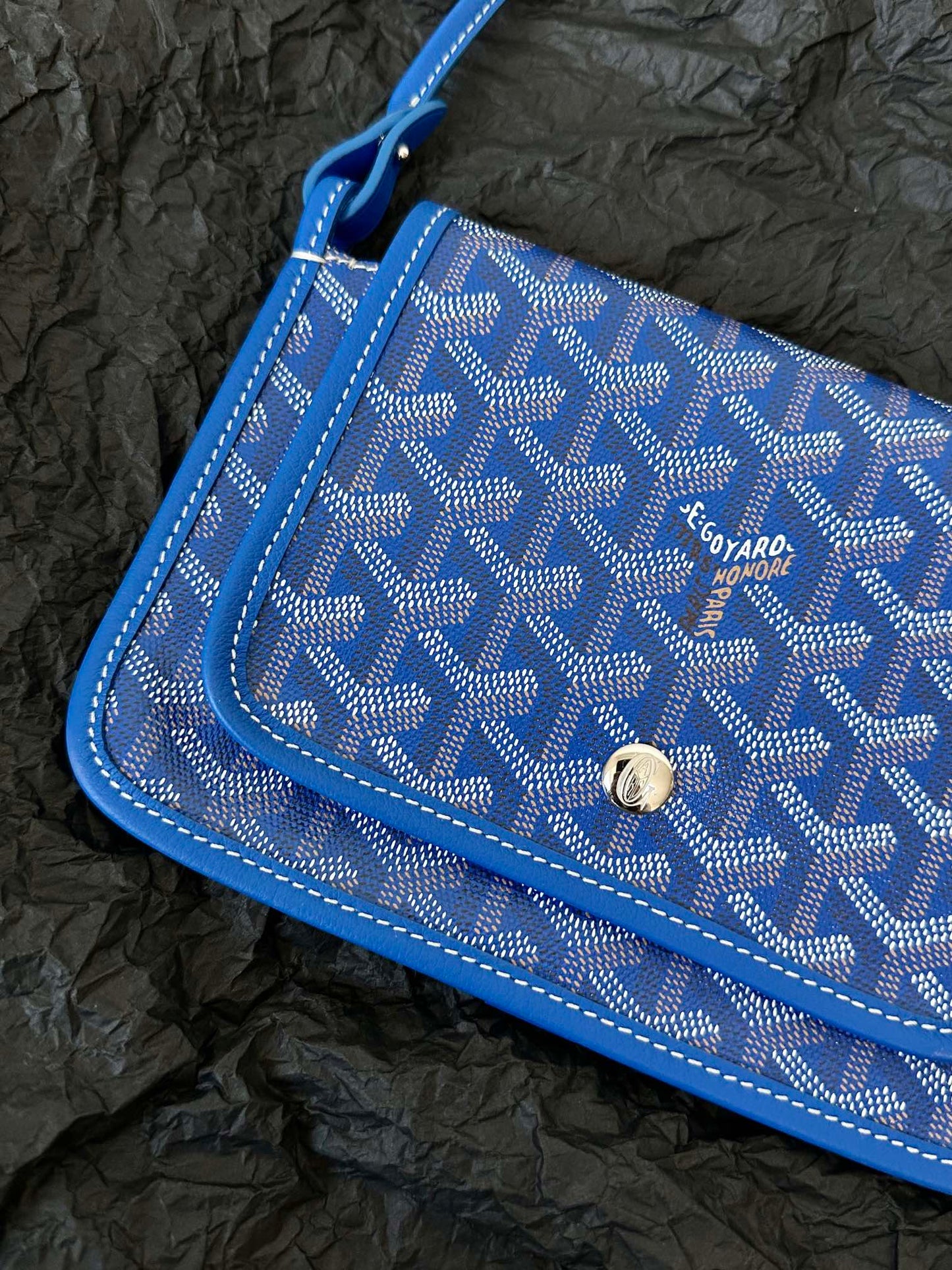 Portefeuille de poche Plumet 20 en toile Goyardine bleu saphir et garniture en cuir d'agneau