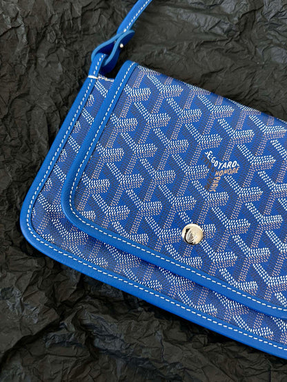 Portefeuille de poche Plumet 20 en toile Goyardine bleu saphir et garniture en cuir d'agneau