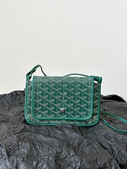 PORTEFEUILLE PLUMET POCKET 20 EN TOILE GOYARDINE VERTE ET GARNITURE AGNEAU
