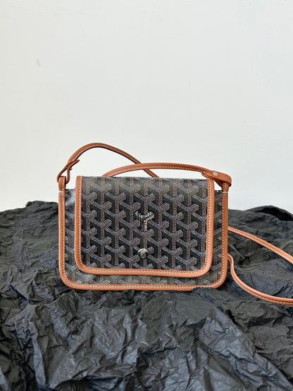 PORTEFEUILLE PLUMET POCKET 20 EN TOILE GOYARDINE NOIRE ET GARNITURE D'AGNEAU TAN