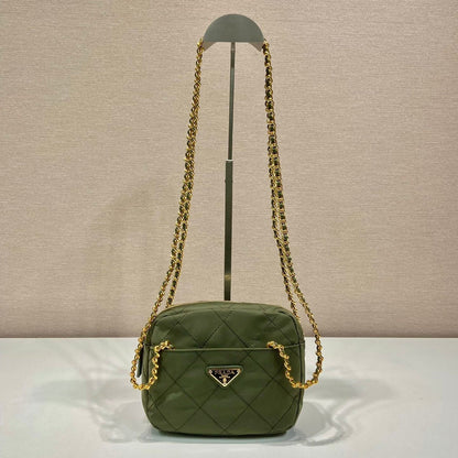 SAC HOBO MATELASSÉ 19 EN VERT CORNICHON NYLON FAIT MAIN QUINCAILLERIE DORÉ