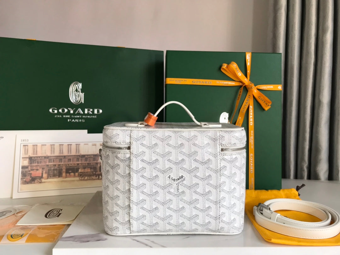 Trousse de toilette Muse 20 en toile Goyardine blanche