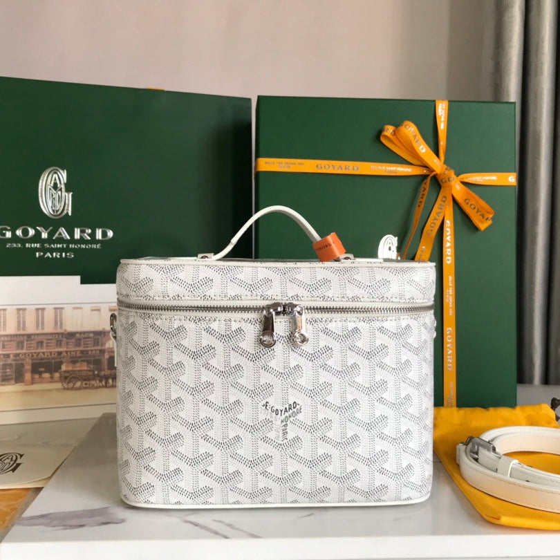 Trousse de toilette Muse 20 en toile Goyardine blanche