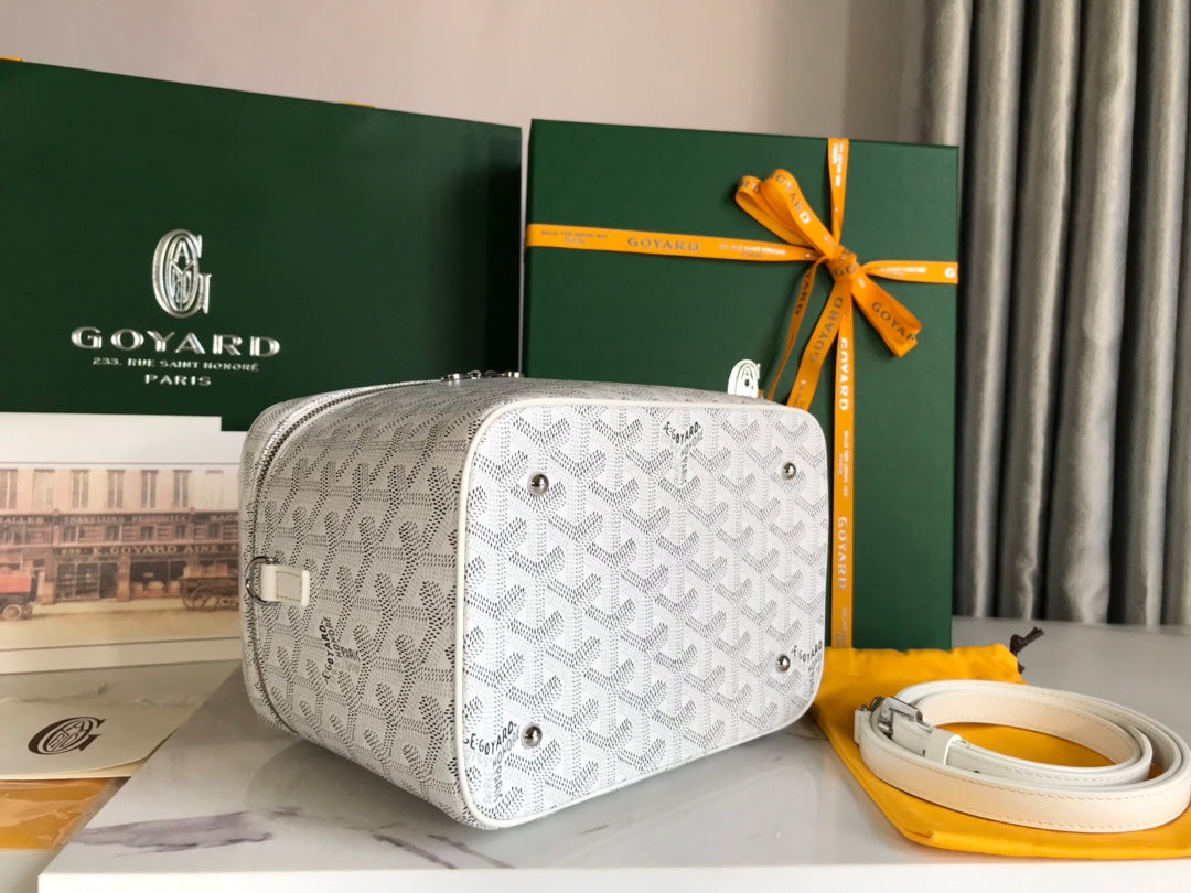 Trousse de toilette Muse 20 en toile Goyardine blanche