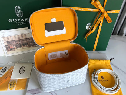 Trousse de toilette Muse 20 en toile Goyardine blanche