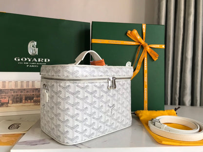 Trousse de toilette Muse 20 en toile Goyardine blanche