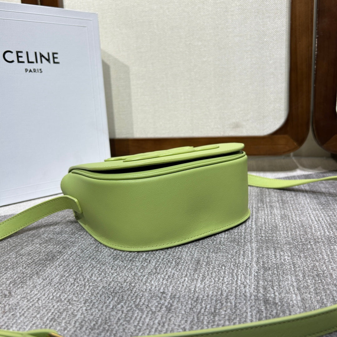 FOLCO CUIR TRIOMPHE 18 EN CUIR DE VEAU VERT INCHWORM