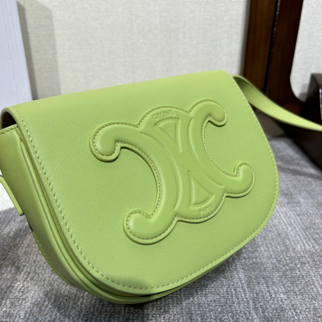 FOLCO CUIR TRIOMPHE 18 EN CUIR DE VEAU VERT INCHWORM
