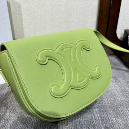 FOLCO CUIR TRIOMPHE 18 EN CUIR DE VEAU VERT INCHWORM