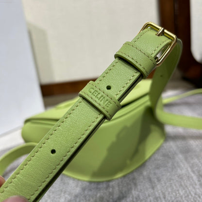 FOLCO CUIR TRIOMPHE 18 EN CUIR DE VEAU VERT INCHWORM
