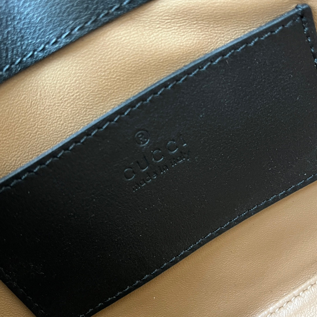 gg jackie mini 19 cm en cuir de veau noir avec chaîne