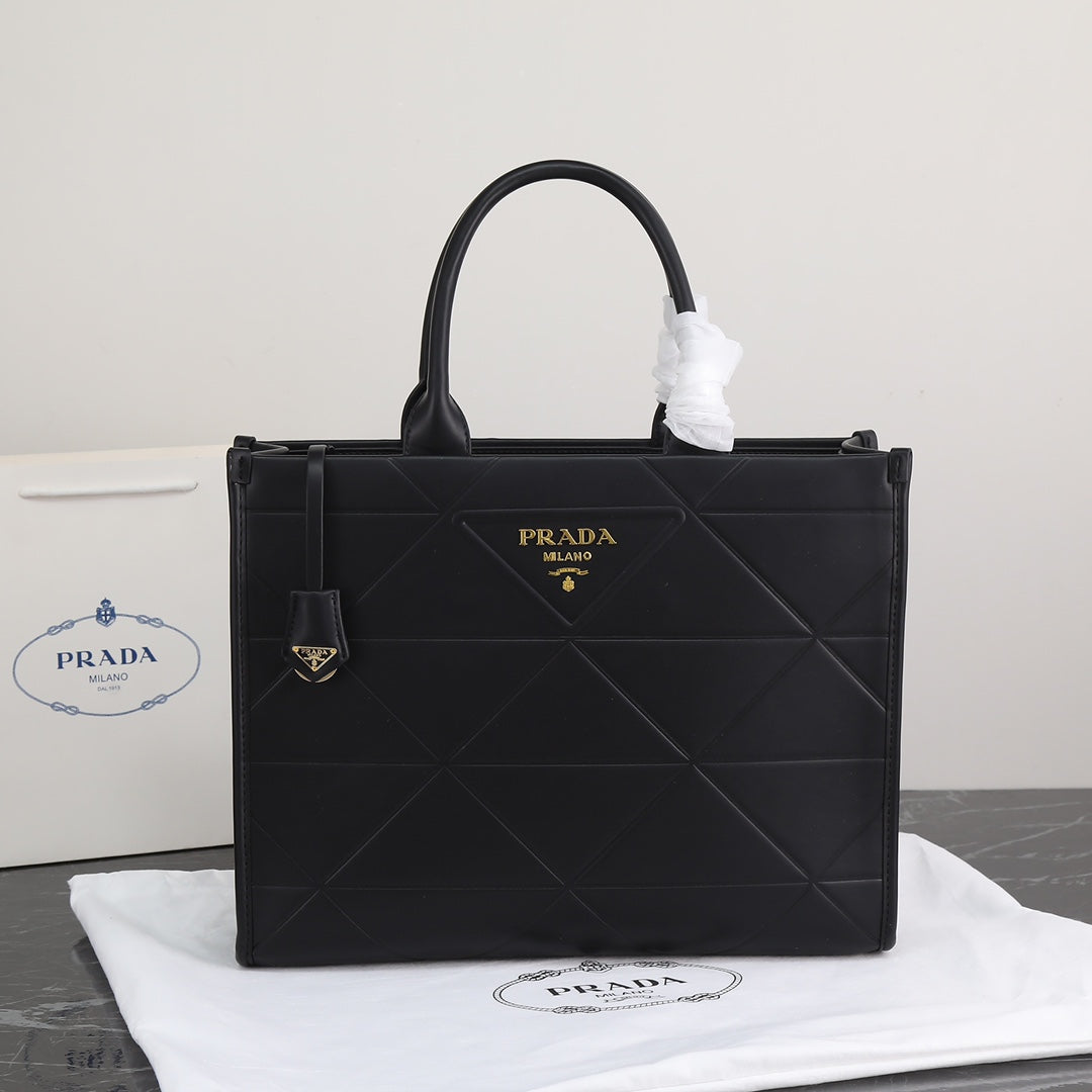 Grand sac fourre-tout Pra 39 en cuir de veau noir et métal doré
