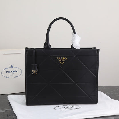 Grand sac fourre-tout Pra 39 en cuir de veau noir et métal doré