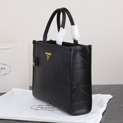 Grand sac fourre-tout Pra 39 en cuir de veau noir et métal doré