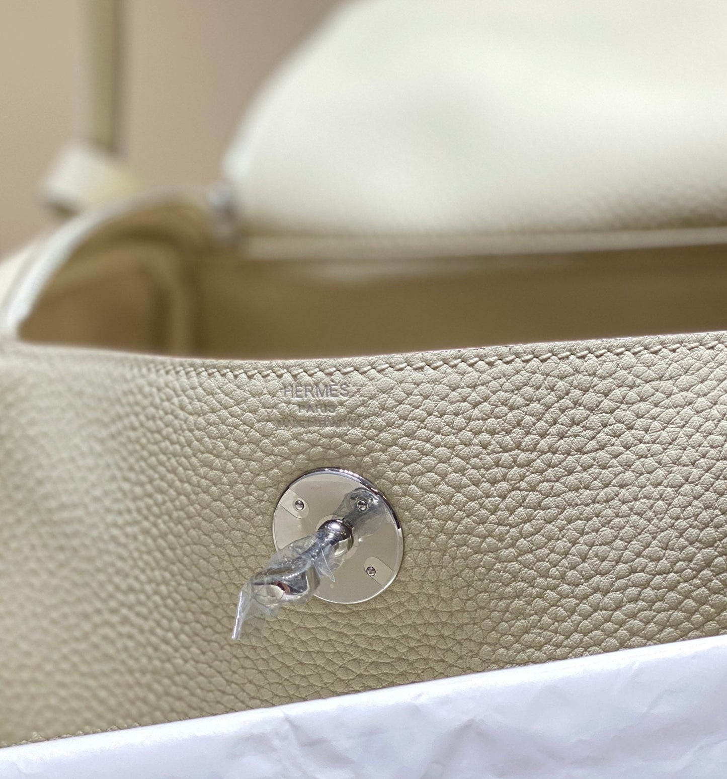 SAC HM LINDY 26 EN CUIR TAURILLON CLEMENCE BLANC