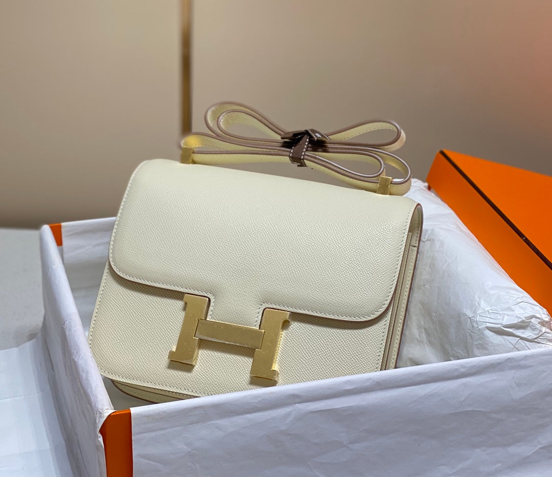Constance 24 cuir Epsom blanc et quincaillerie argentée