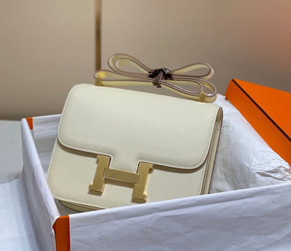 Constance 24 cuir Epsom blanc et quincaillerie argentée