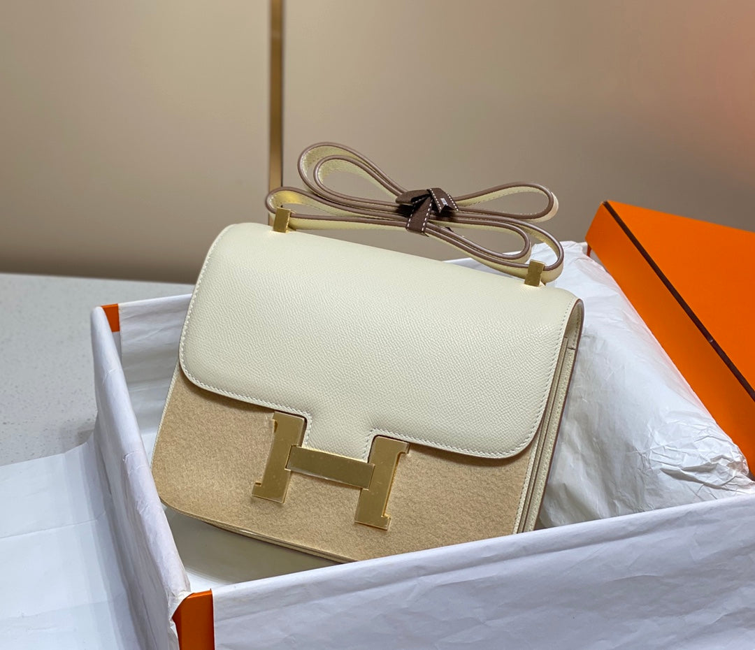Constance 24 cuir Epsom blanc et quincaillerie argentée