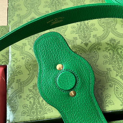 SAC À BANDOULIÈRE MOYEN 39 EN CUIR DE VEAU VERT, QUINCAILLERIE DORÉ