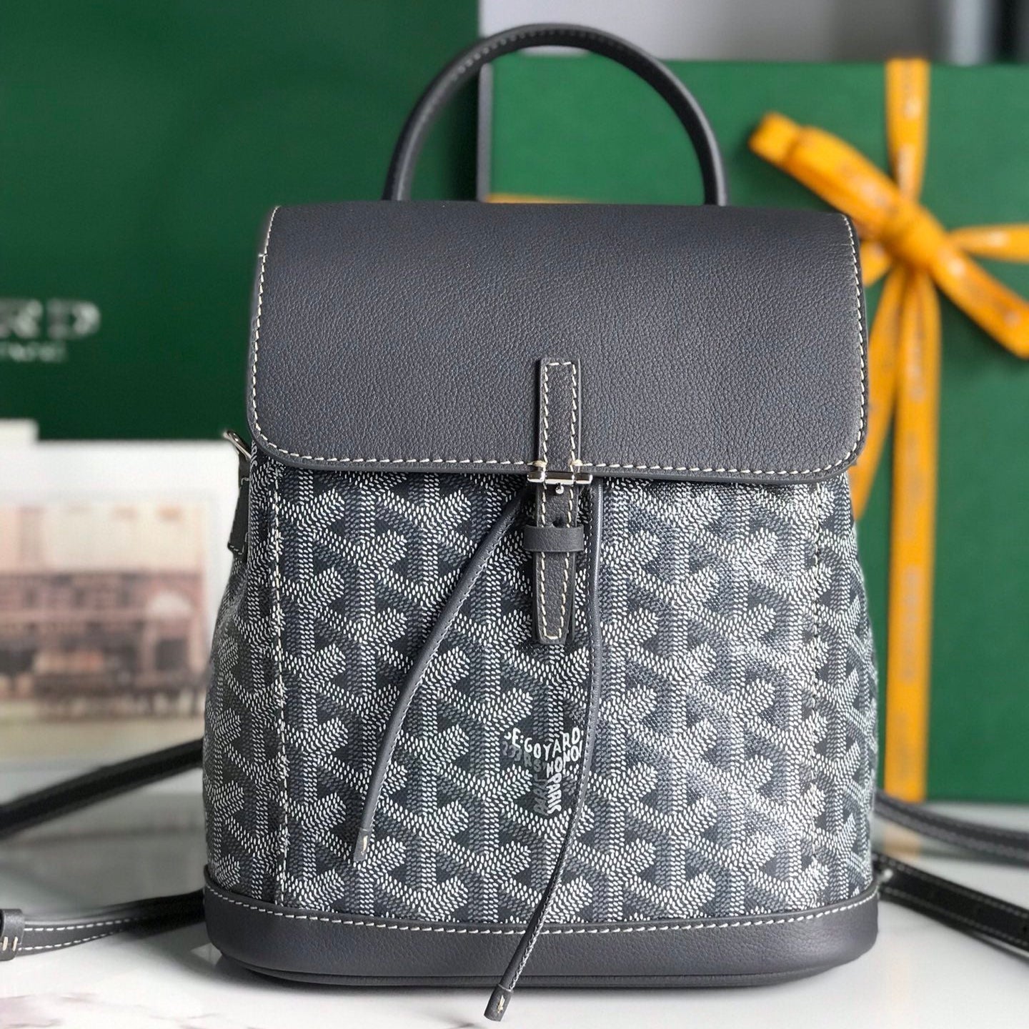 Mini sac à dos Alpin 21 en cuir d'agneau gris et toile Goyardine