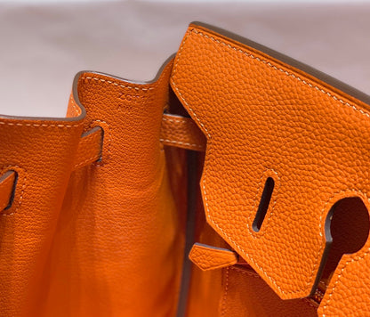 Sac HM Birkin 35 cm en cuir Togo orange et accessoires dorés