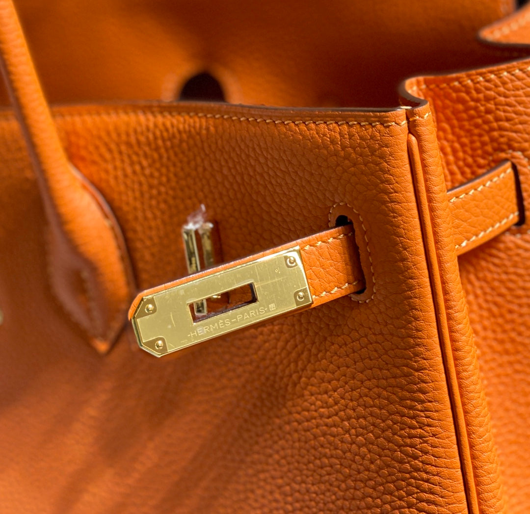 Sac HM Birkin 35 cm en cuir Togo orange et accessoires dorés