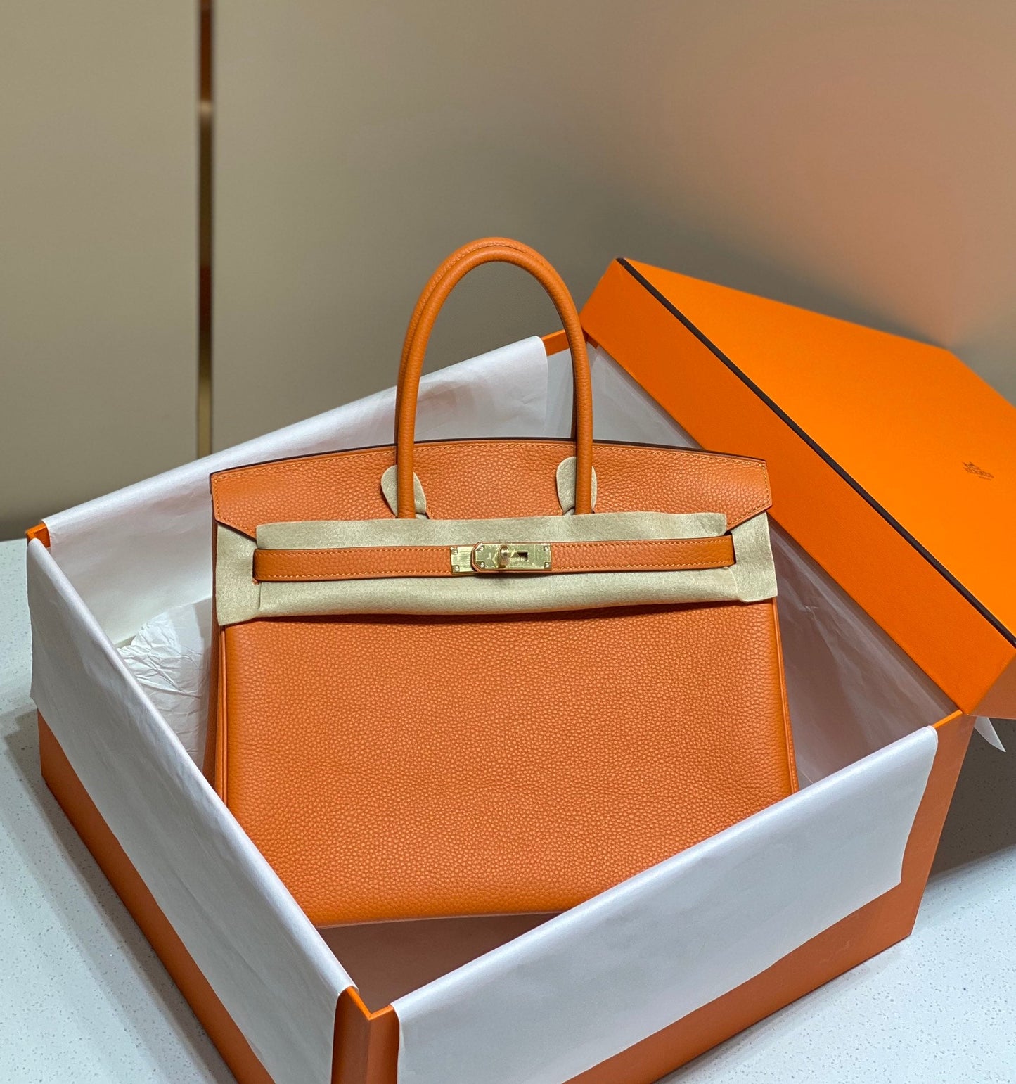 Sac HM Birkin 35 cm en cuir Togo orange et accessoires dorés